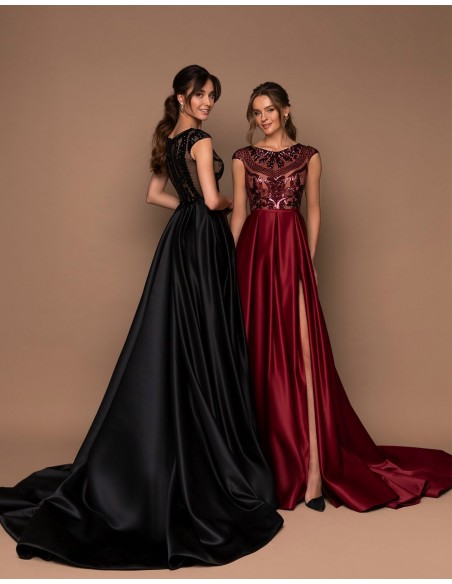 Vestido de fiesta largo con cuerpo de pedrería y falda con vuelo