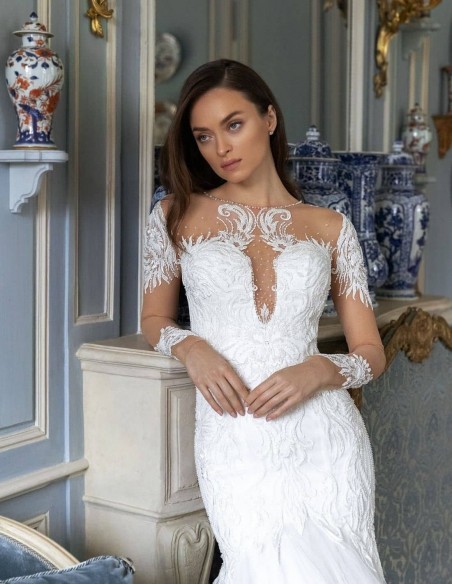 Wedding dress with embroidered tattoo effect sleeves and voluminous tail at INVITADISIMA