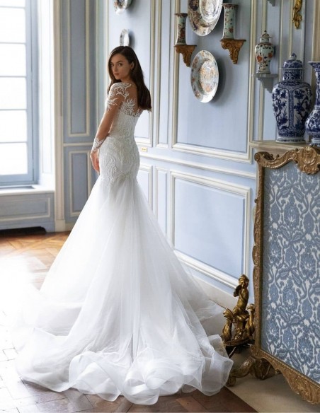 Wedding dress with embroidered tattoo effect sleeves and voluminous tail from Pollardi