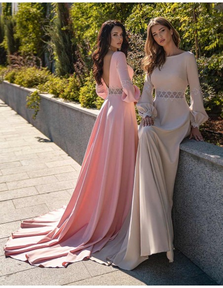 Long party dress with open back and long sleeves