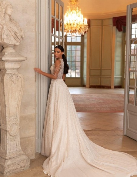 Wedding dress with fallen rhinestone shoulders