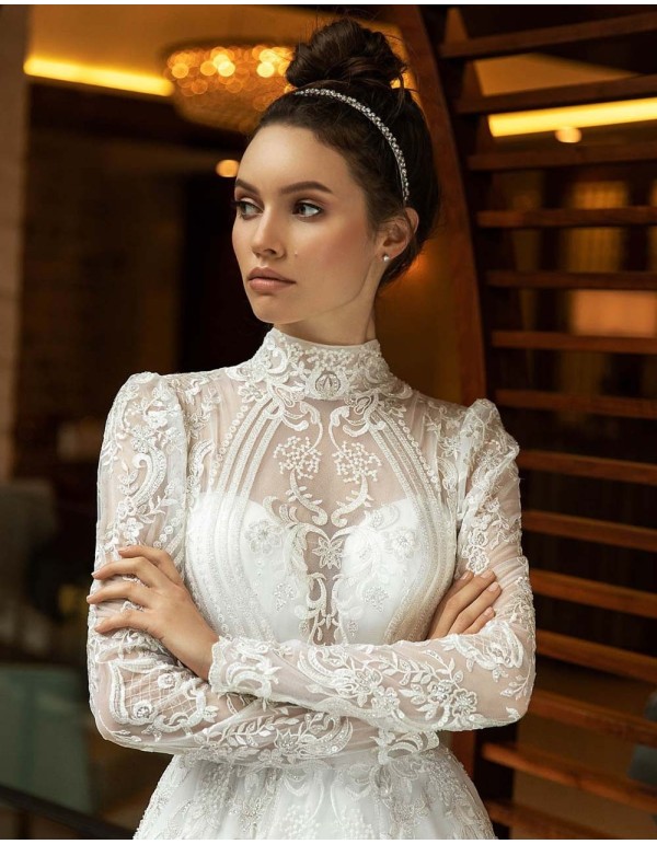 Diadema fina con pedrería incrustada-2