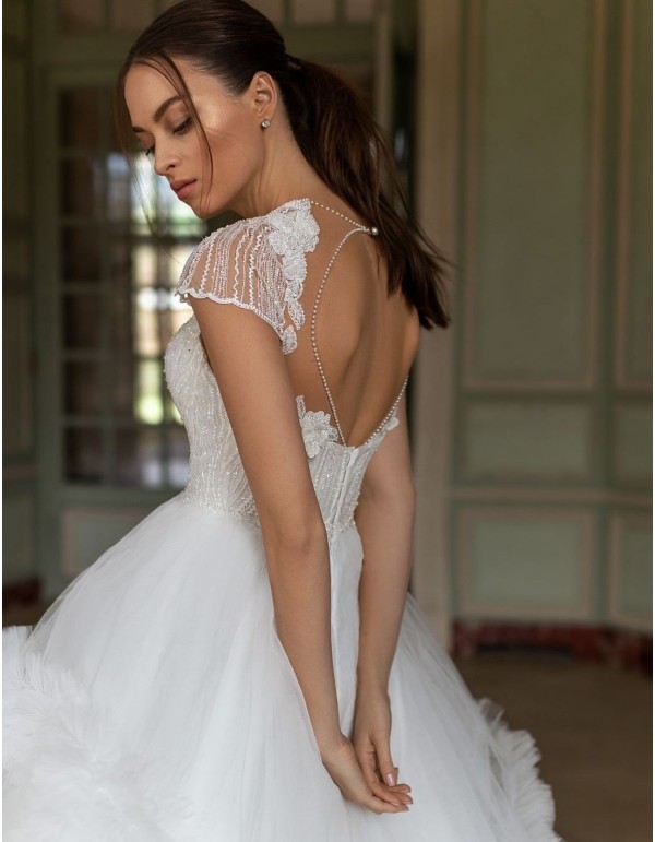 Wedding dress with rhinestone bodice and pompous skirt beautiful 2