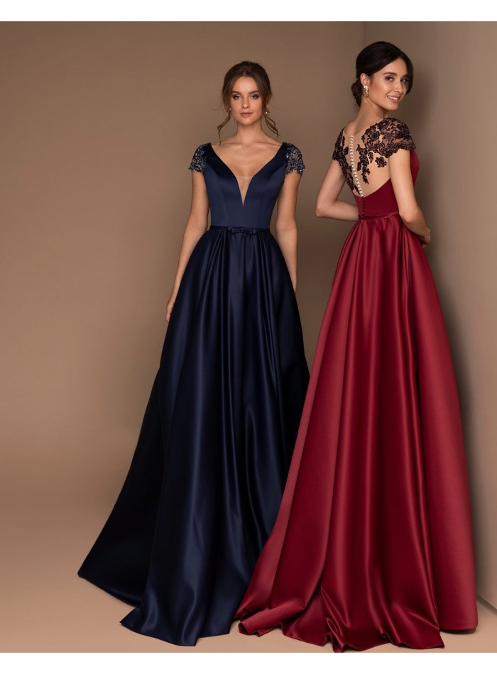 Vestido de fiesta largo en satén con espalada efecto tatuaje de pedrería