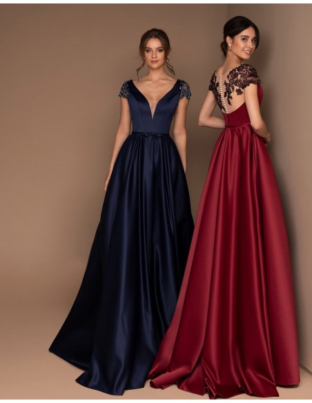 Vestido de fiesta largo en satén con espalada efecto tatuaje de pedrería