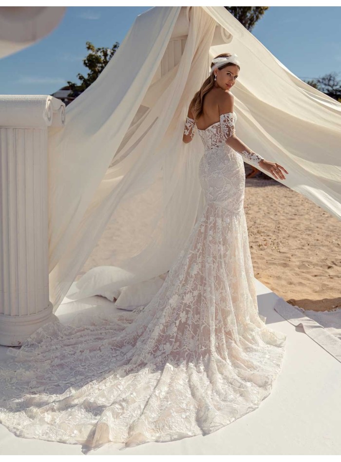 Strapless wedding dress in embroidered tulle by ANNIE VICTOR