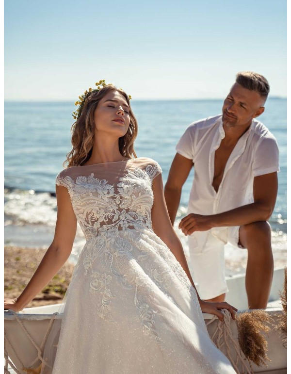 Princess cut wedding dress with semitransparent bodice in embroidered tulle by ANNIE VICTOR at INVITADISIMA 2