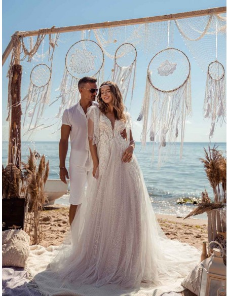 Vestido de novia de corte princesa, tejido en tul de encaje con pedrería y con espalda descubierta Jeorjett Fashion Group - 1