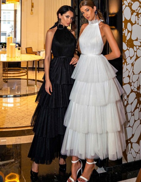 Vestido midi de fiesta de cuello halter y falda con capas de tul negro