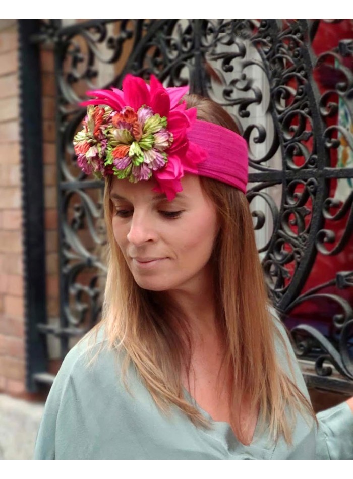 Turban in sinamay silk embellished with velvety flowers for guests