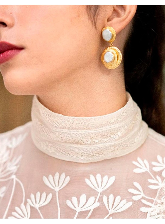 Metallic earrings with circular pearl for events