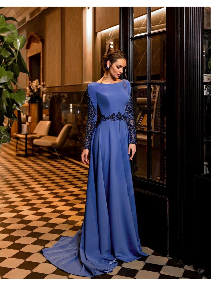 Vestido de fiesta largo con manga larga y pedrería