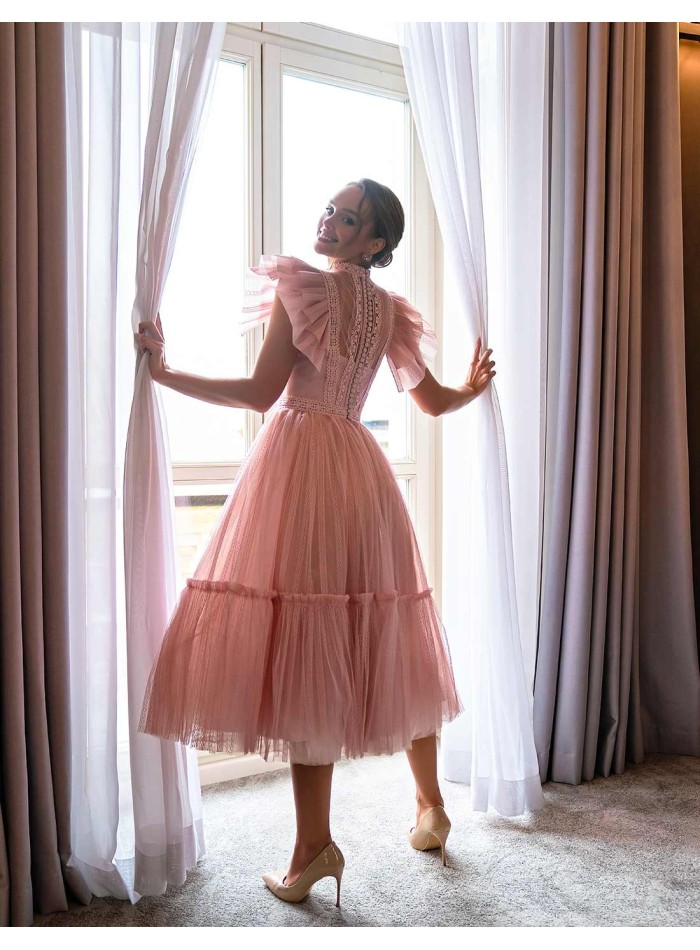 Midi dress with tulle skirt and fancy sleeves in pink colour