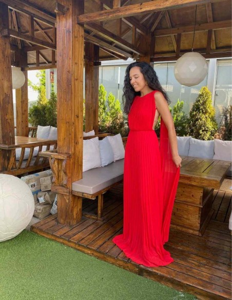 Robe longue drapée avec manches cape