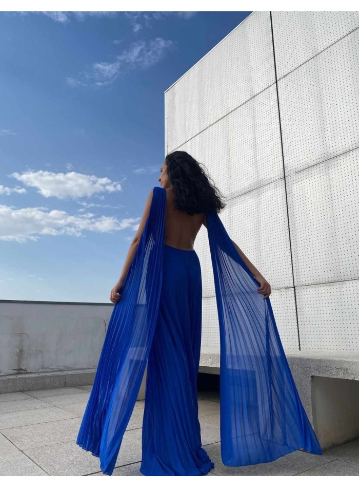 Robe longue drapée avec manches cape