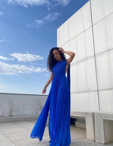 Robe longue drapée avec manches cape