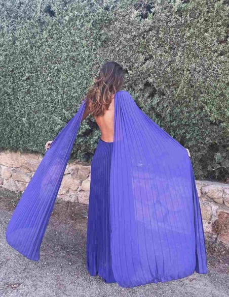 Robe longue drapée avec manches cape