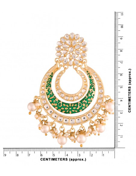 Pendientes de fiesta lacados con incrustaciones de circonitas y perlas verdes 3