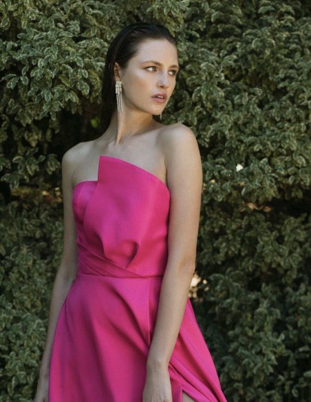 Vestido de fiesta largo con escote asimétrico