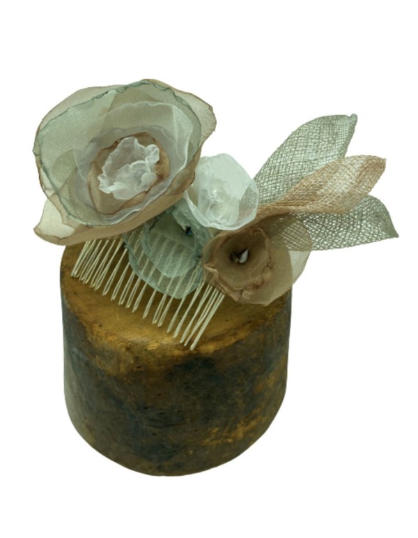 Plumeti tulle comb headpiece with sinamay