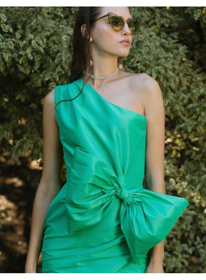 Vestido corto de fiesta con lazada y escote...