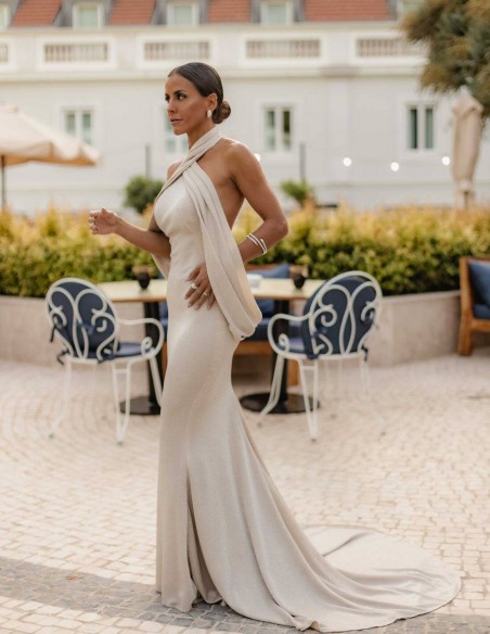 Robe longue de fête avec coupe sirène et encolure dos nu