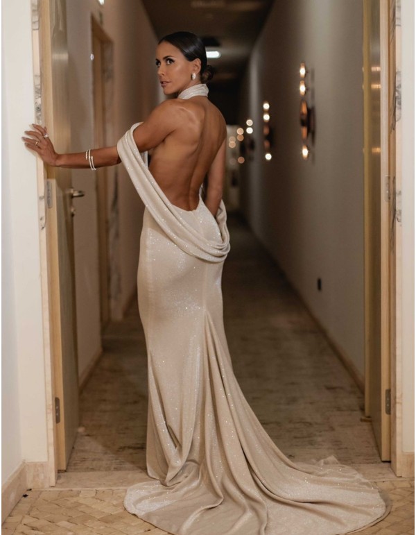 Vestido largo de fiesta en corte sirena y escote halter 2