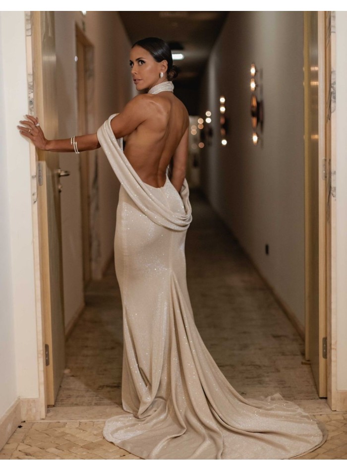 Vestido largo de fiesta en corte sirena y escote halter