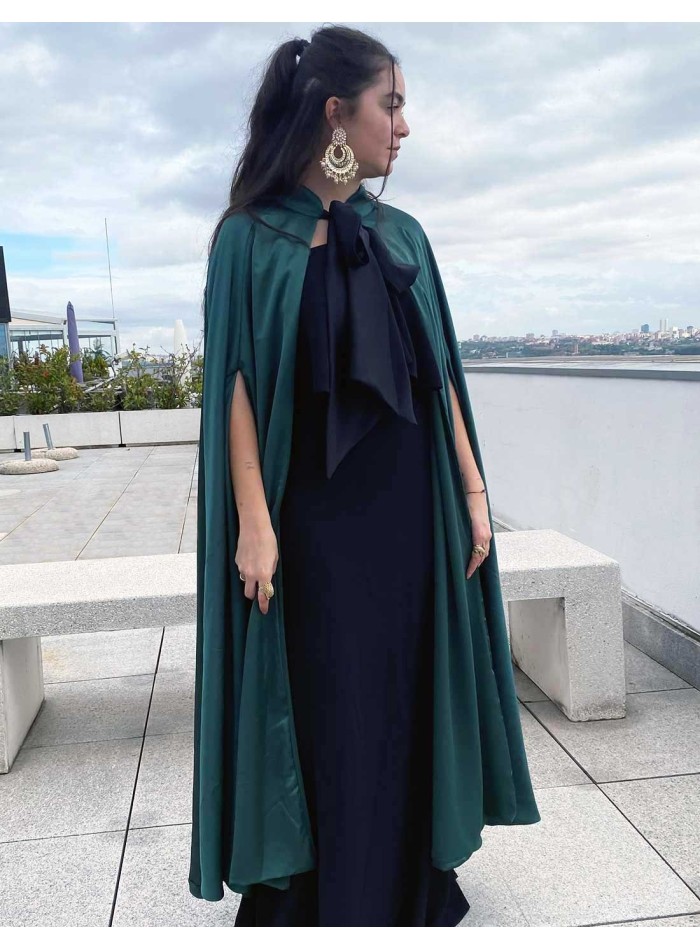 Reversible satin/gauze cape for wedding guests