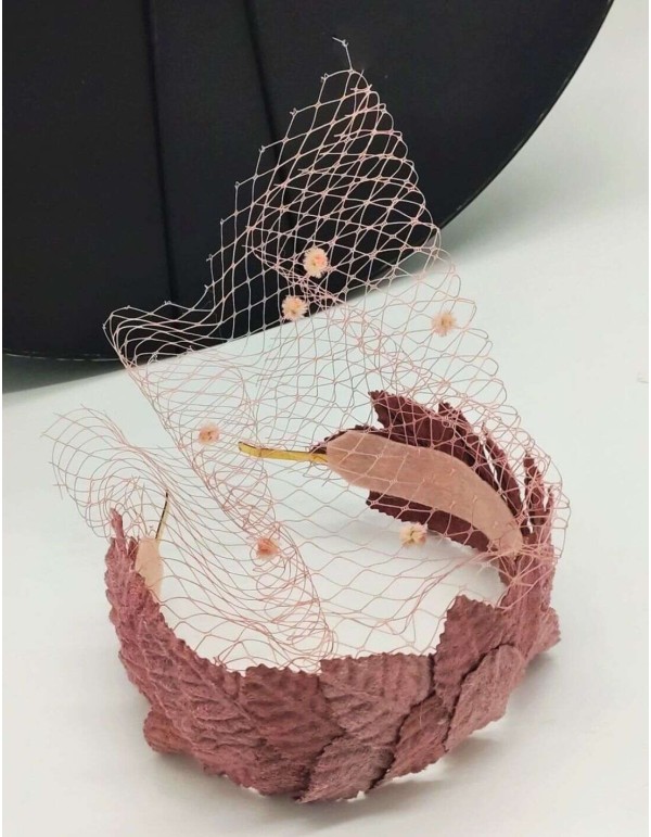 Diadema de minihojas con redecilla champagne