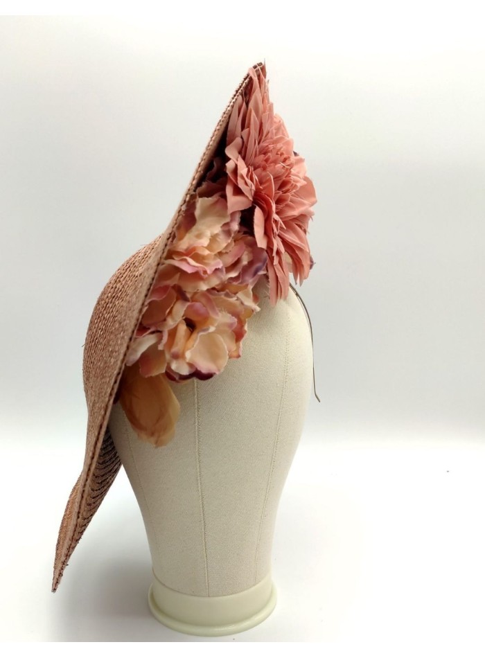 Tocado con flores de hortensias