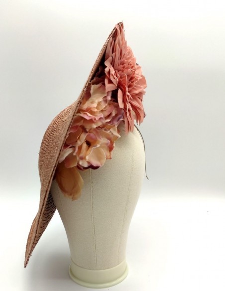 Coiffure avec des fleurs d'hortensia