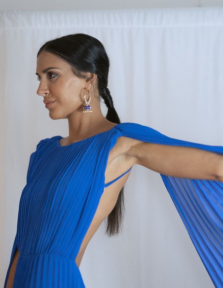 Robe longue drapée avec manches cape