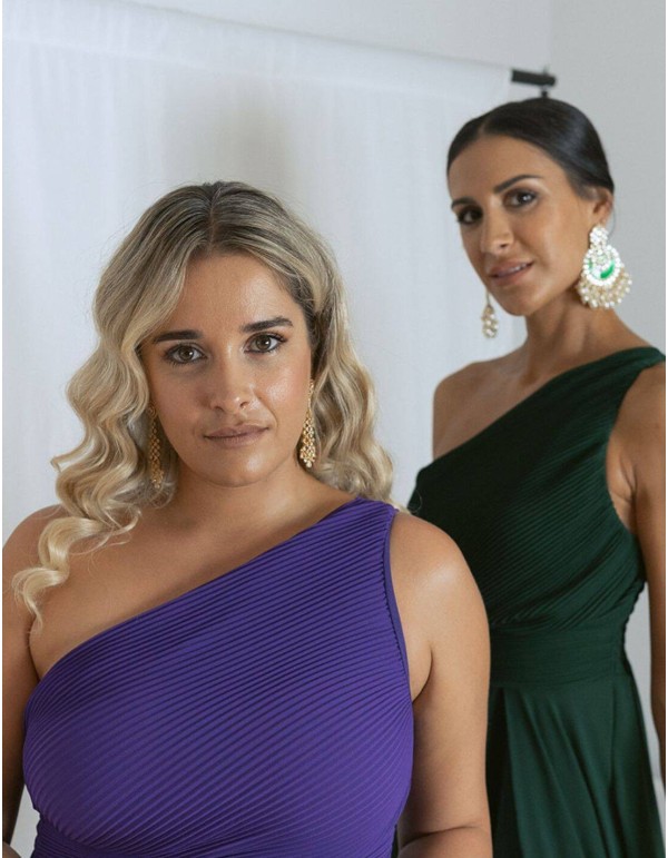 Robe longue de fête avec encolure asymétrique et... 2