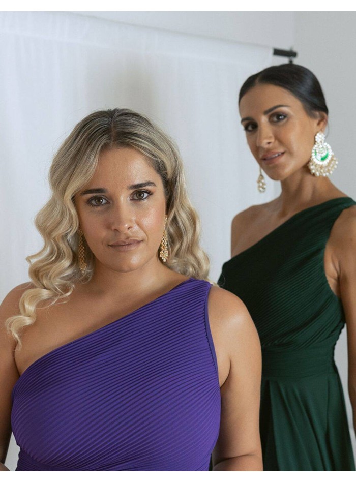 Robe longue de fête avec encolure asymétrique...