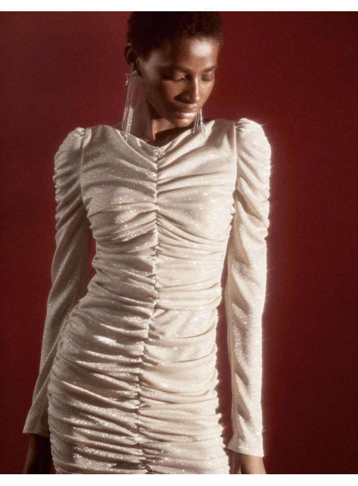 Robe courte de soirée drapée en tissu chatoyant