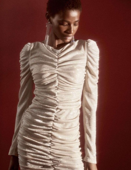 Vestido corto de fiesta drapeado en tejido brillante