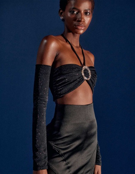 Crop top de fiesta con joya central y mangas removibles