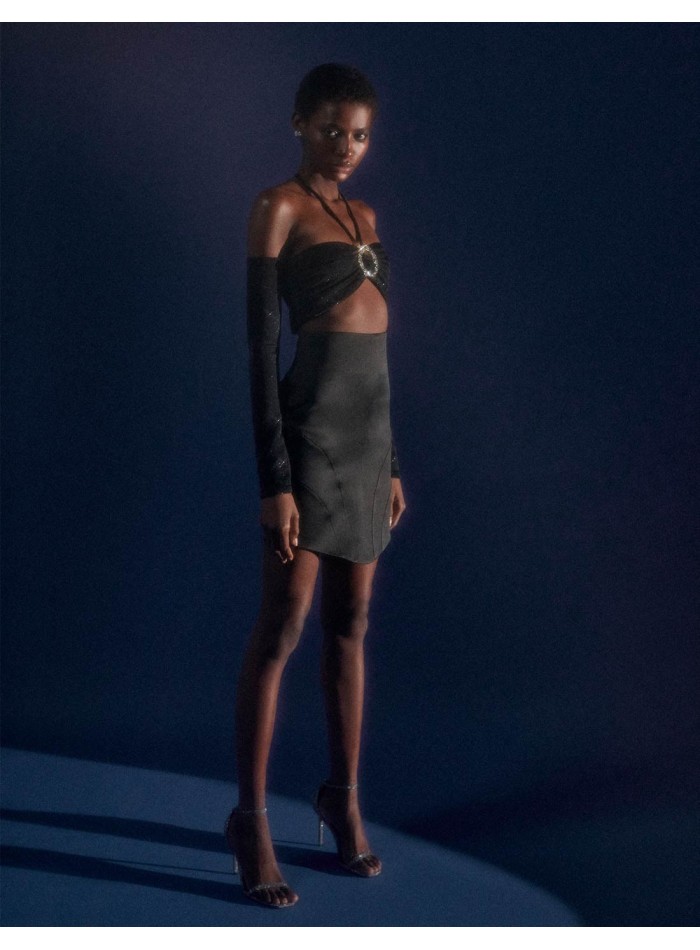 Crop top de fiesta con joya central y mangas...