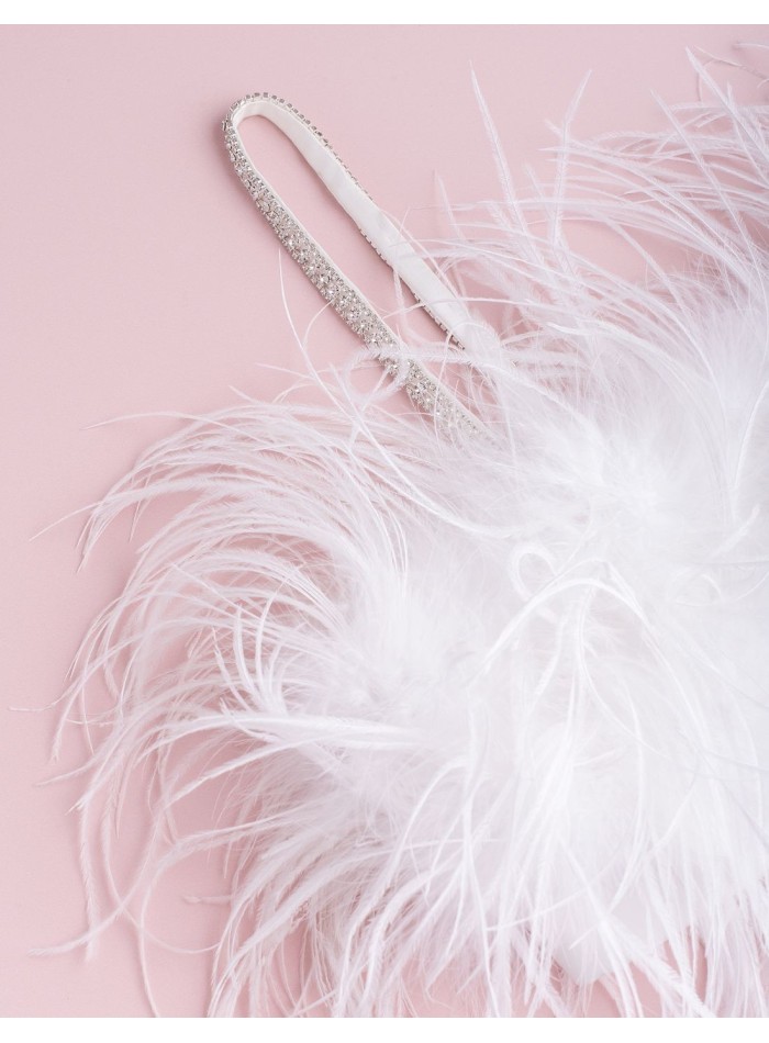 Top de fiesta con plumas y tirantes de strass