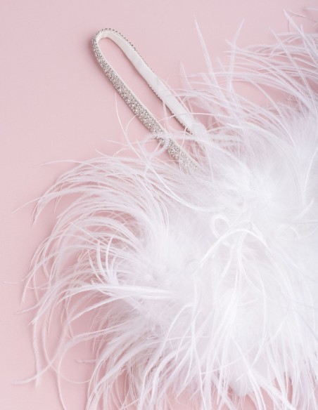 Top de fête avec plumes et bretelles en strass