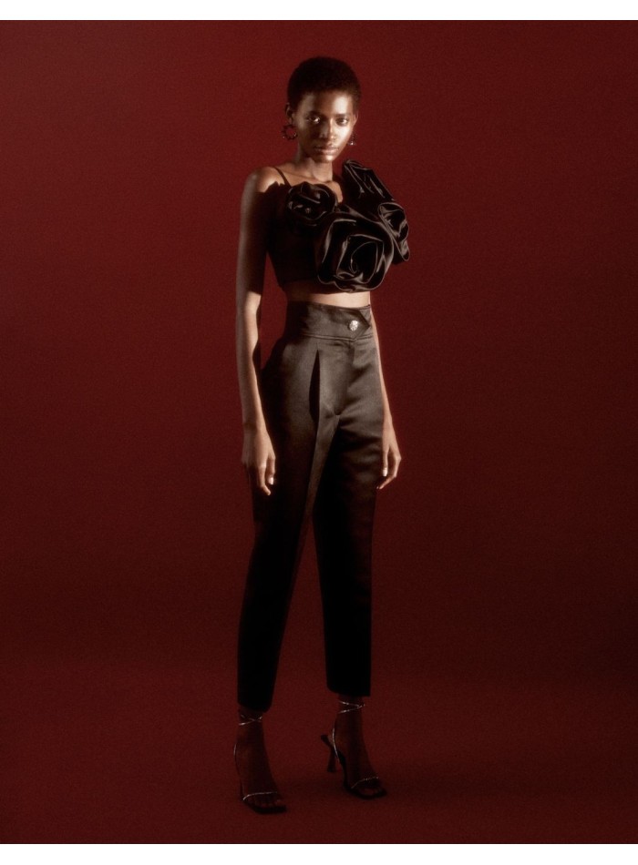 Top de fête en satin avec maxi fleurs