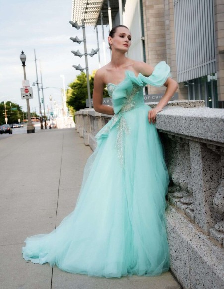 Robe longue en tulle avec strass et volants
