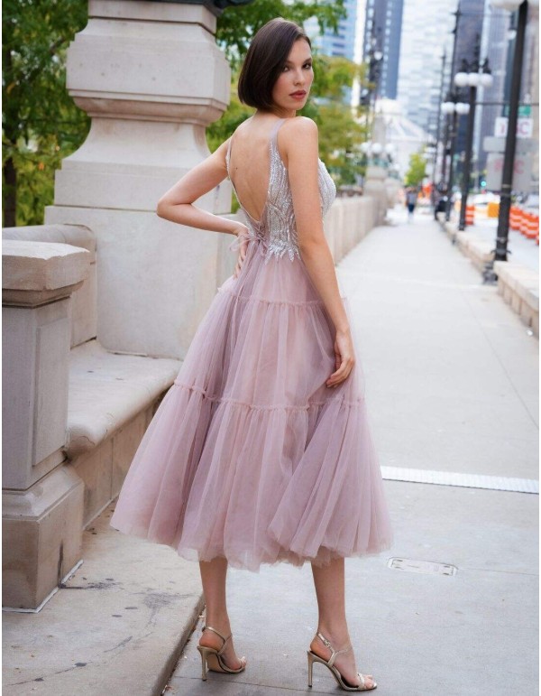 Vestido de fiesta midi con cuerpo de pedrería y falda de paneles 2