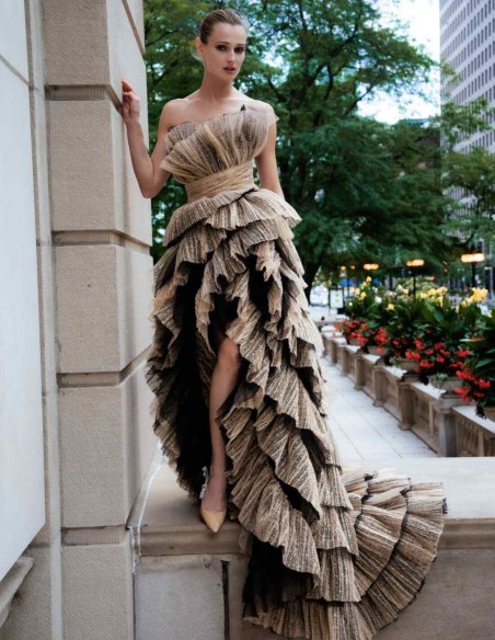 Vestido de fiesta asimétrico con capas de tul en tejido brillante