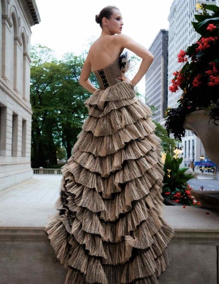 Robe asymétrique de fête avec couches de tulle en tissu brillant