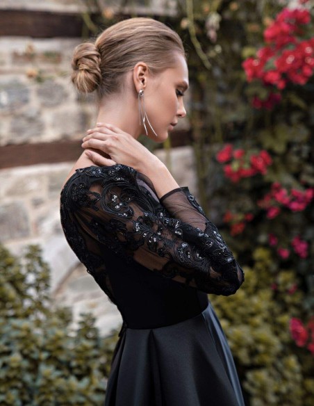 Vestido de gala largo con mangas bordadas y maxi falda satinada-4