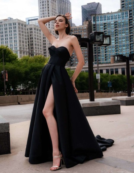 Long party dress with sweetheart neckline and side slit