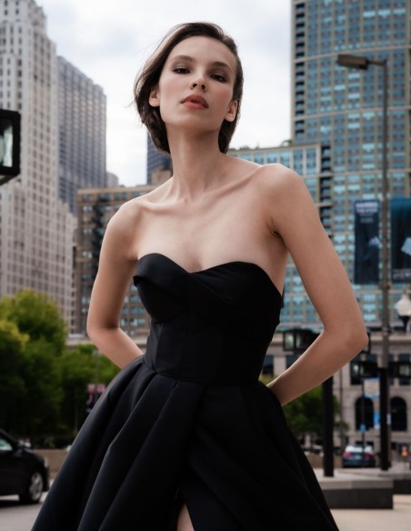 Robe longue de fête avec encolure cache-coeur et fente latérale