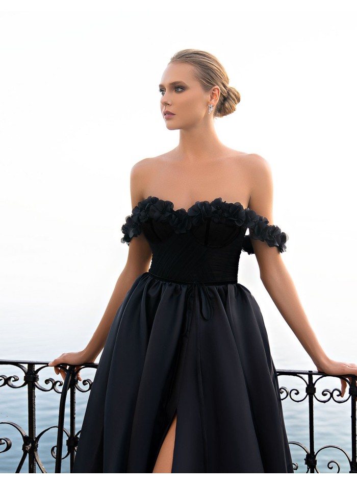 Long party dress with slit and sweetheart neckline with flowers for guests